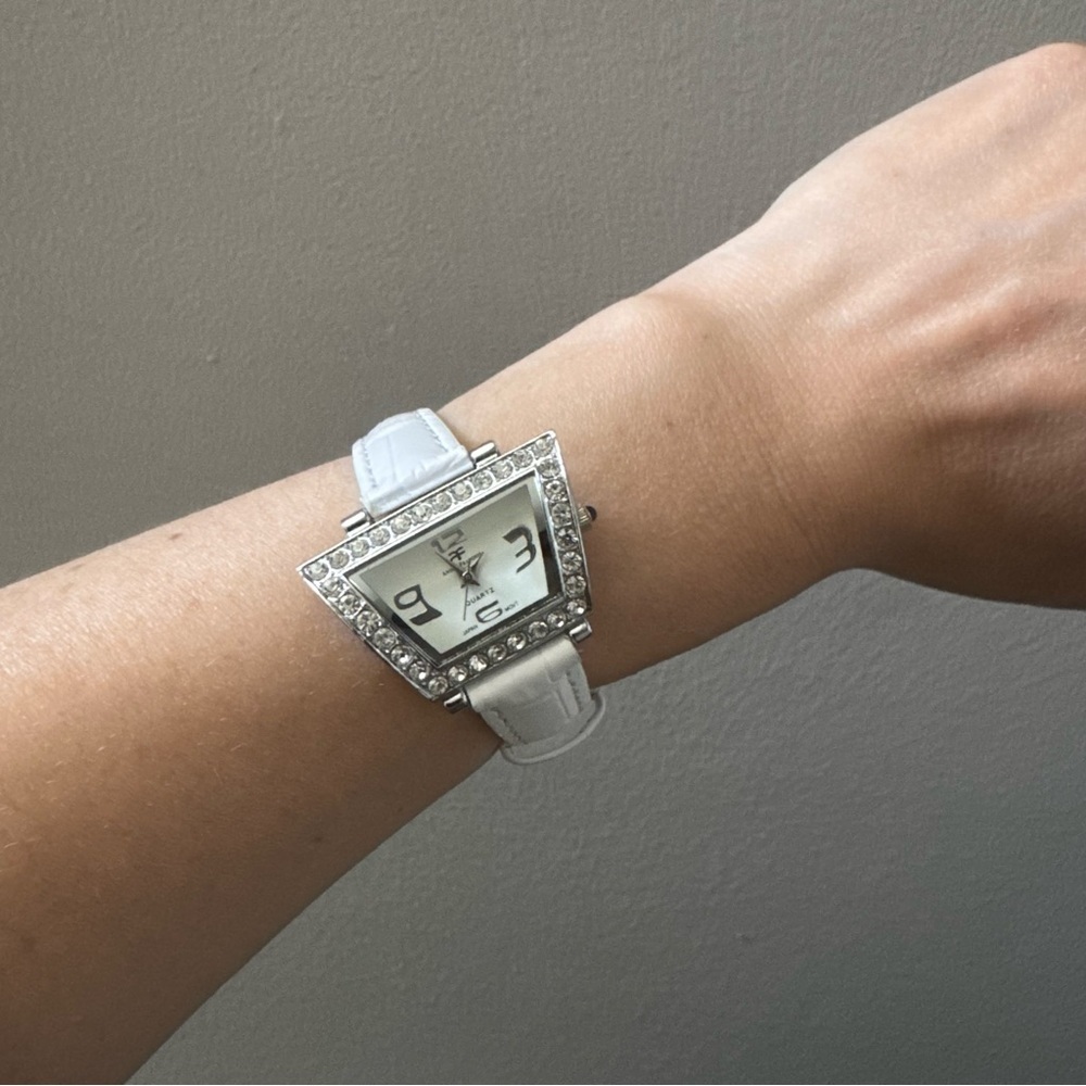 ANDRE FRANCOIS Vintage Unique Design New Straps & New Battery Watch